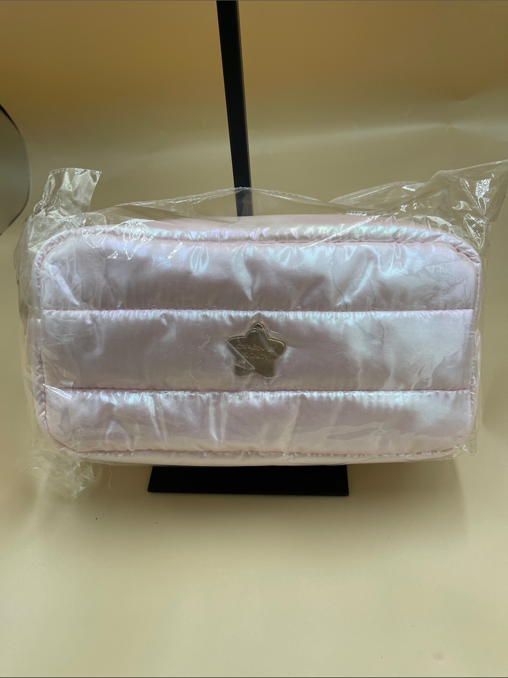 Creme Hollywood Iridescent Pink Quilted Pouch New Cosmetic